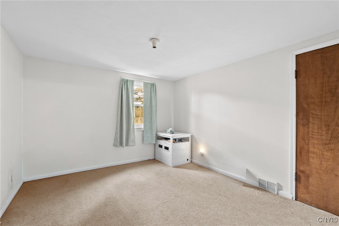 221 Weymouth Road Syracuse, NY 13205 - Photo 17 of 32