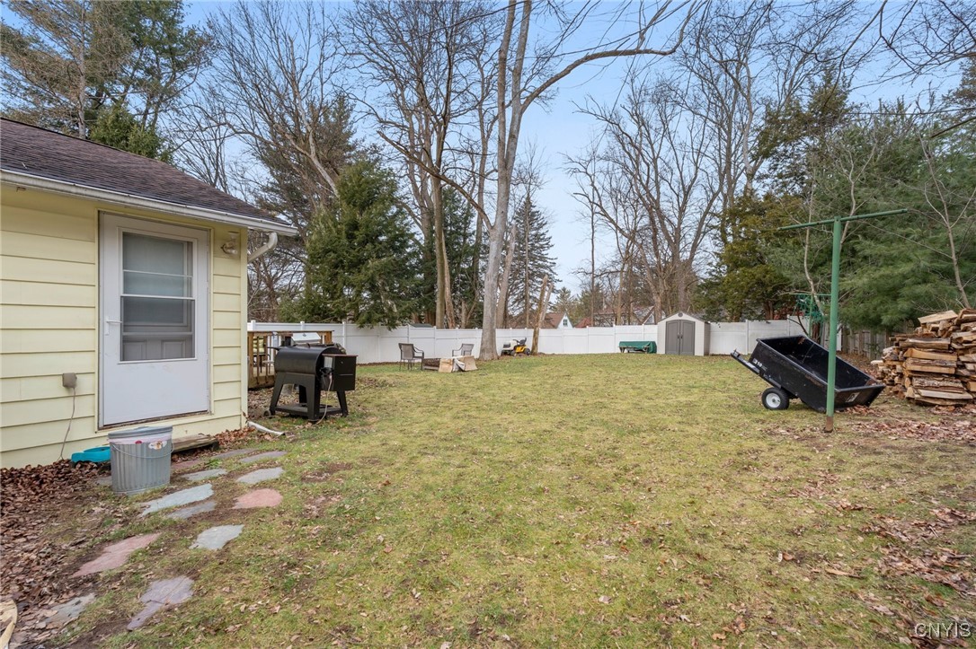 221 Weymouth Road Syracuse, NY 13205 - Photo 25 of 32