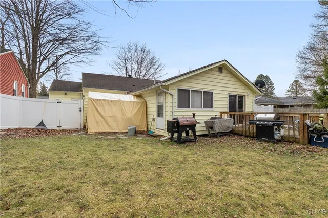 $200,000 | 221 Weymouth Road, Syracuse, NY 13205