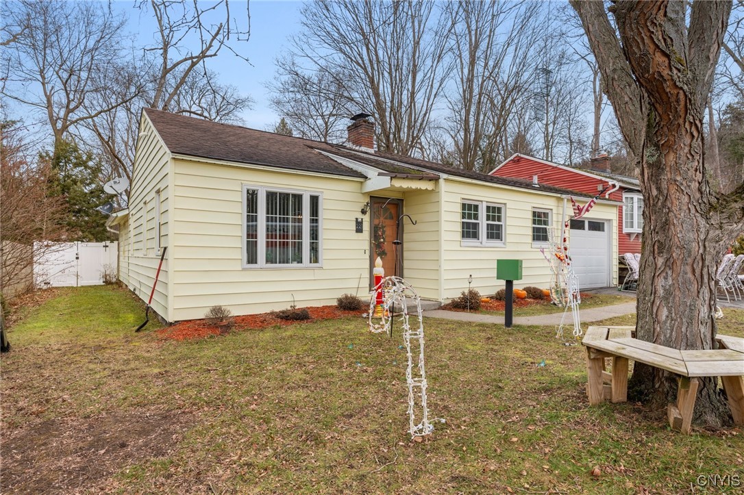 221 Weymouth Road Syracuse, NY 13205 - Photo 4 of 32