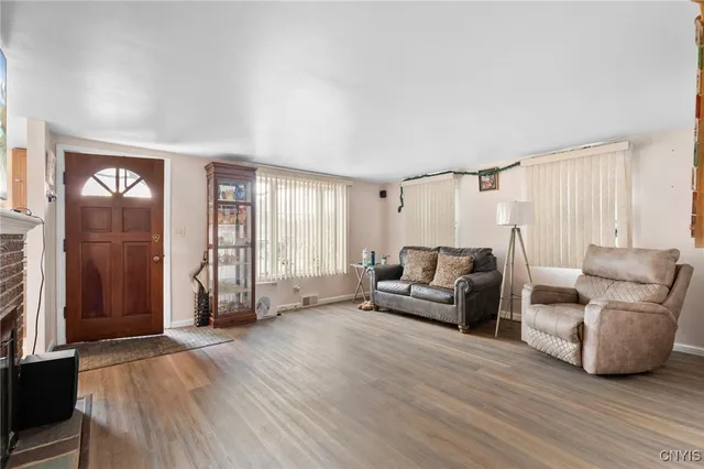 $200,000 | 221 Weymouth Road, Syracuse, NY 13205