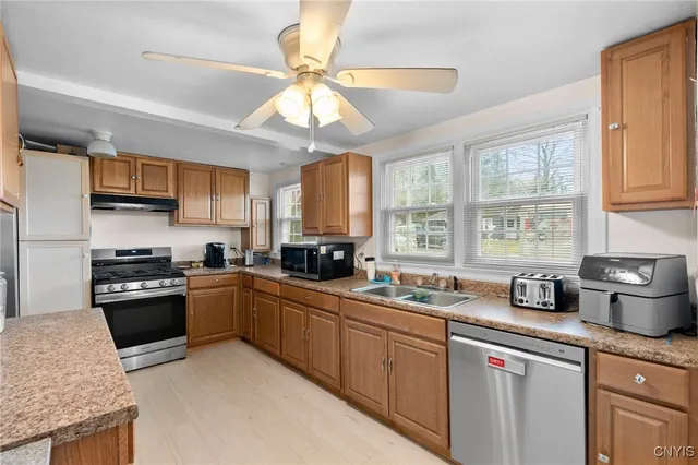 $200,000 | 221 Weymouth Road, Syracuse, NY 13205