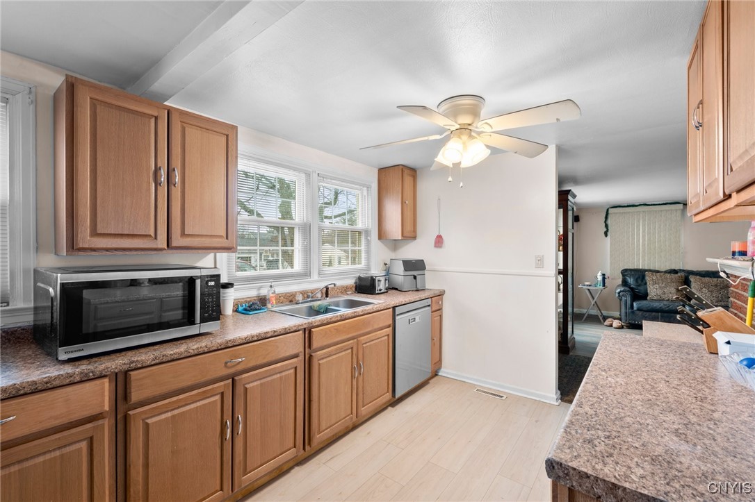 221 Weymouth Road Syracuse, NY 13205 - Photo 10 of 32