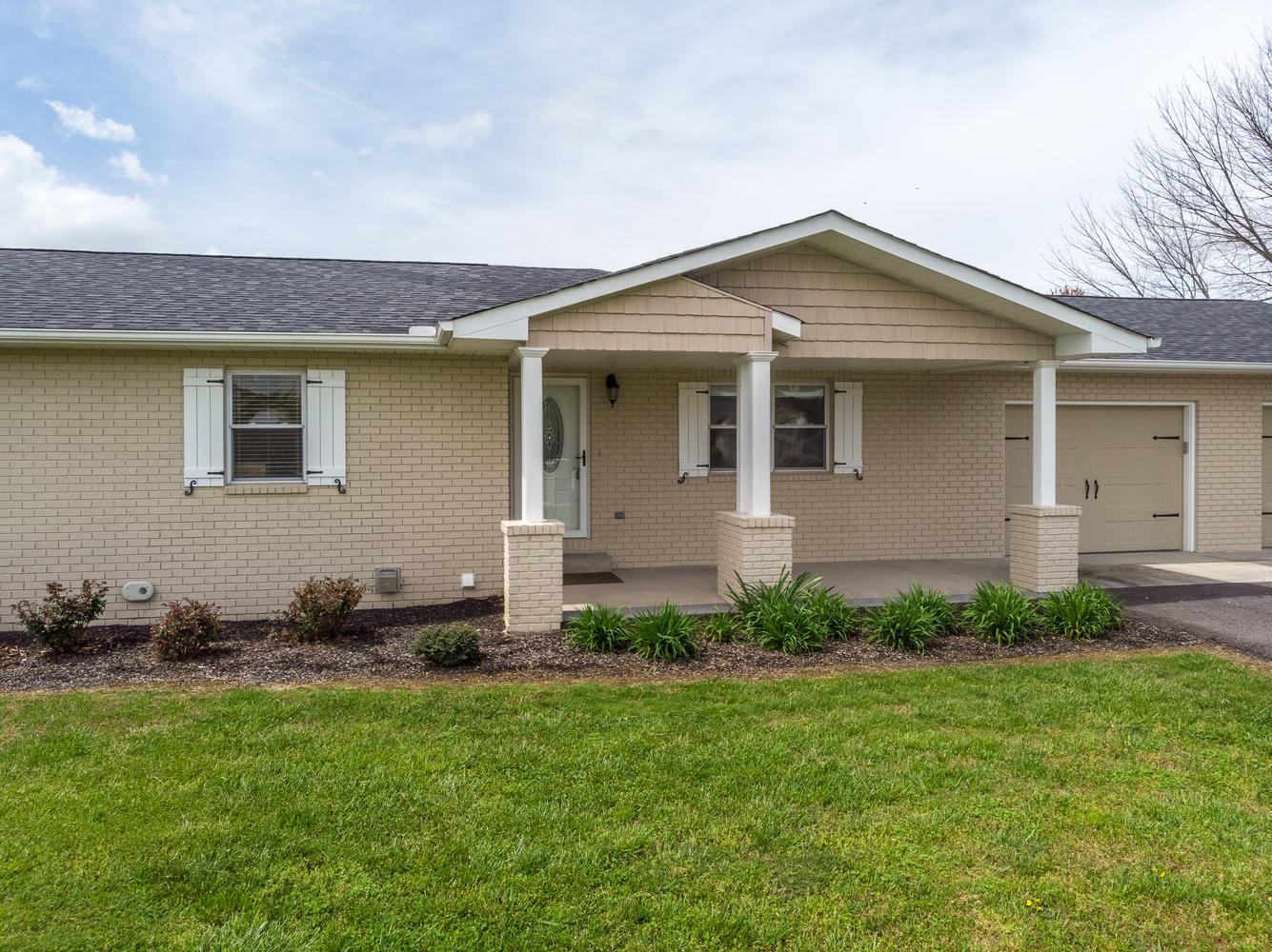 1763 Doc Terry Road Dandridge, TN 37725 - Photo 2 of 34 1763 Doc Terry Rd Dandridge TN-large-002