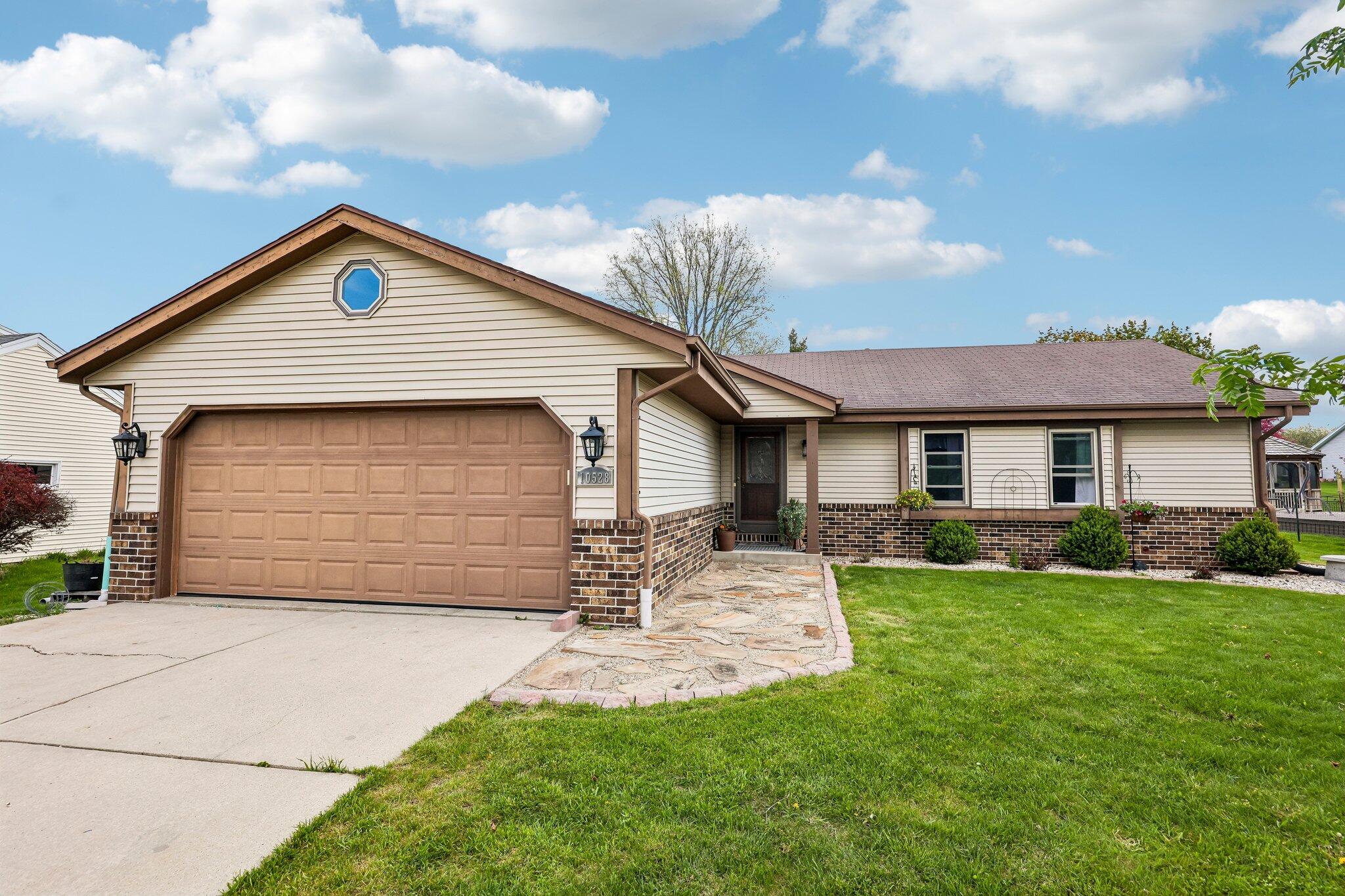 W163N10528 Ridgeview Lane Germantown, WI 53022 - Photo 4 of 41 1-web-or-mls-W163 n10528 Ridgeview Ln-S0