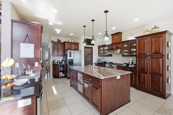 $900,000 | 3413 50th Street North, Fargo, ND 58102