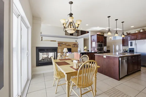$900,000 | 3413 50th Street North, Fargo, ND 58102