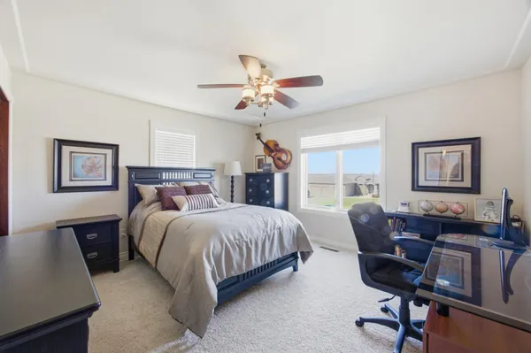 $900,000 | 3413 50th Street North, Fargo, ND 58102