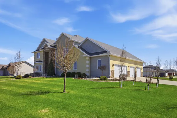 $900,000 | 3413 50th Street North, Fargo, ND 58102