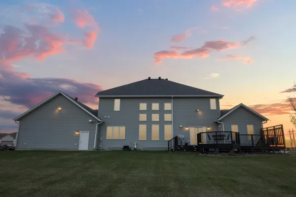 $900,000 | 3413 50th Street North, Fargo, ND 58102
