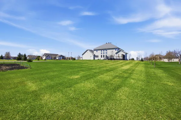 $900,000 | 3413 50th Street North, Fargo, ND 58102