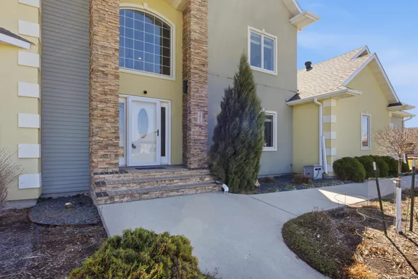 $900,000 | 3413 50th Street North, Fargo, ND 58102
