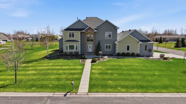 $900,000 | 3413 50th Street North, Fargo, ND 58102