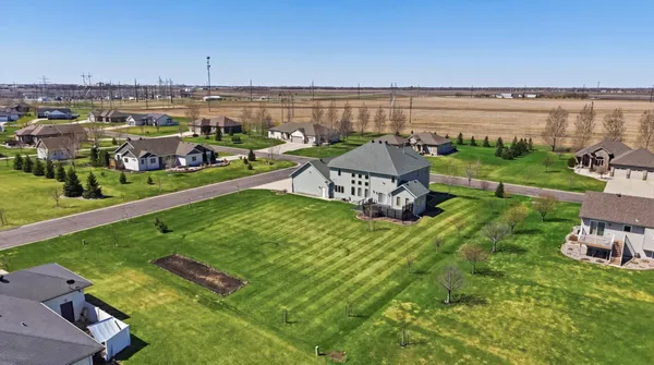 $900,000 | 3413 50th Street North, Fargo, ND 58102