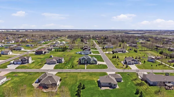 $900,000 | 3413 50th Street North, Fargo, ND 58102