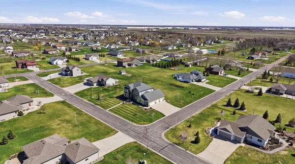 $900,000 | 3413 50th Street North, Fargo, ND 58102