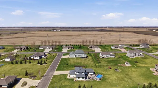 $900,000 | 3413 50th Street North, Fargo, ND 58102