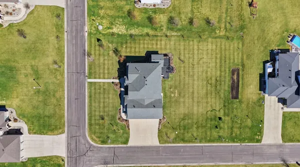 $900,000 | 3413 50th Street North, Fargo, ND 58102