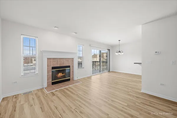 $325,000 | 2724 Granite Court, Crystal Lake, IL 60012