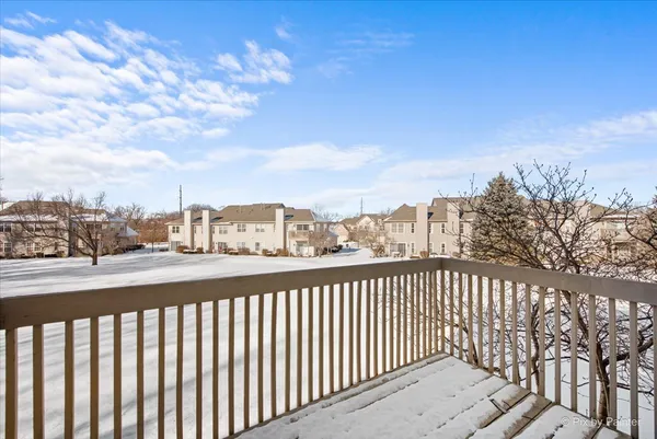 $325,000 | 2724 Granite Court, Crystal Lake, IL 60012
