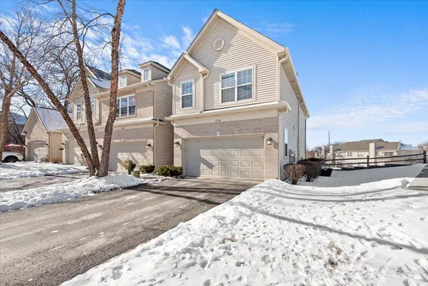 $325,000 | 2724 Granite Court, Crystal Lake, IL 60012