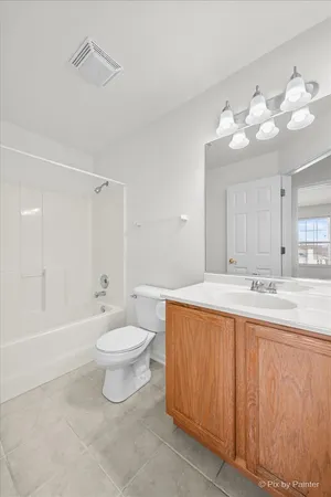$325,000 | 2724 Granite Court, Crystal Lake, IL 60012