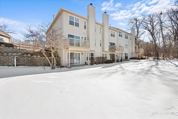 $325,000 | 2724 Granite Court, Crystal Lake, IL 60012