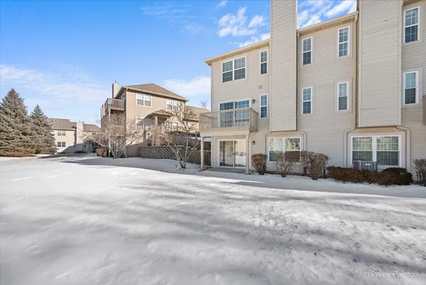 $325,000 | 2724 Granite Court, Crystal Lake, IL 60012
