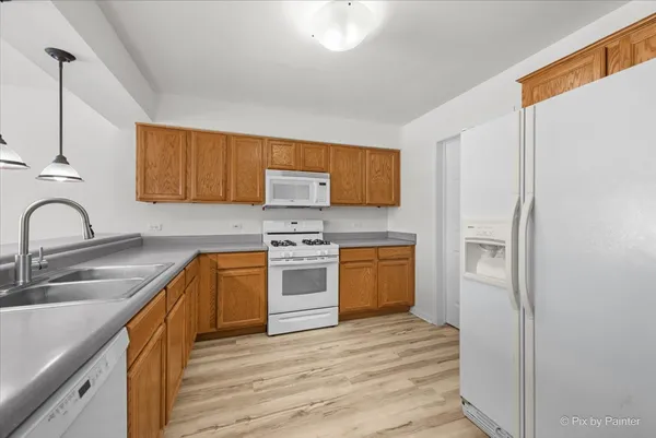 $325,000 | 2724 Granite Court, Crystal Lake, IL 60012