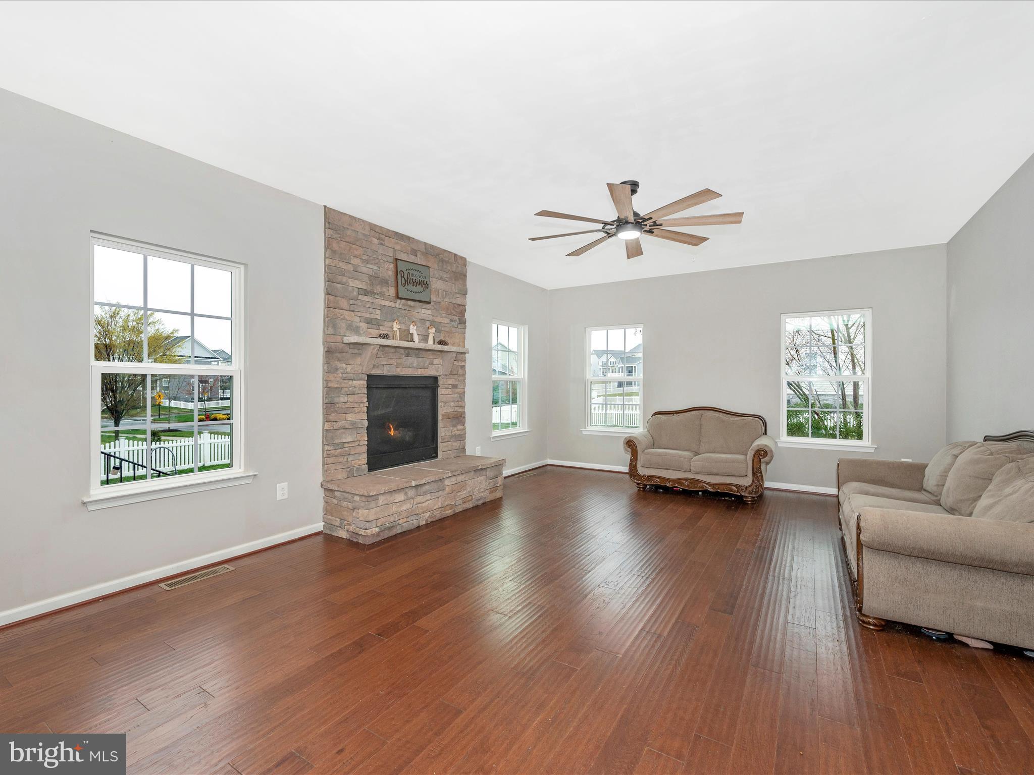 1149 Long Farm Circle Brunswick, MD 21716 - Photo 4 of 59 Living Room