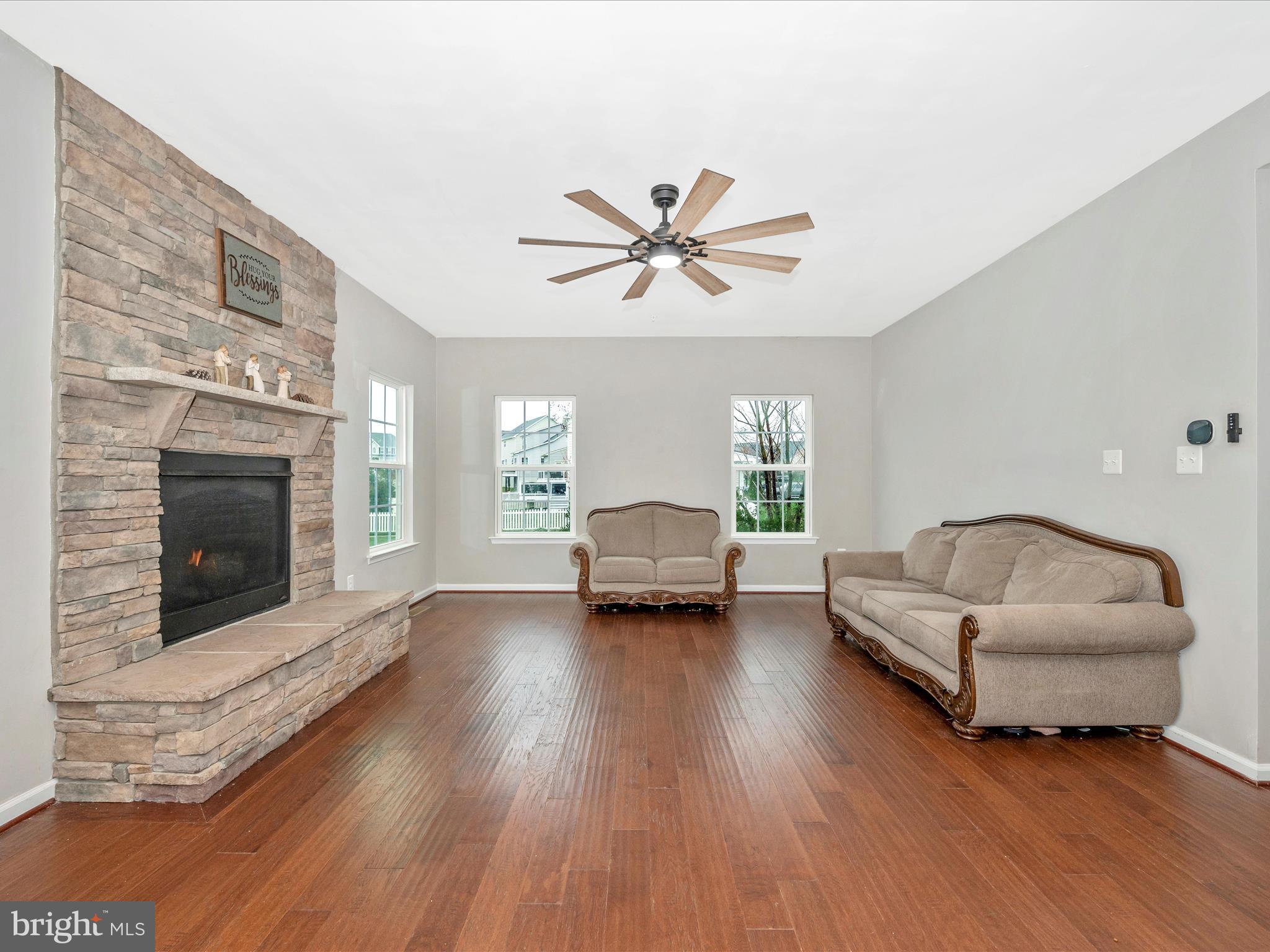1149 Long Farm Circle Brunswick, MD 21716 - Photo 6 of 59 Living Room