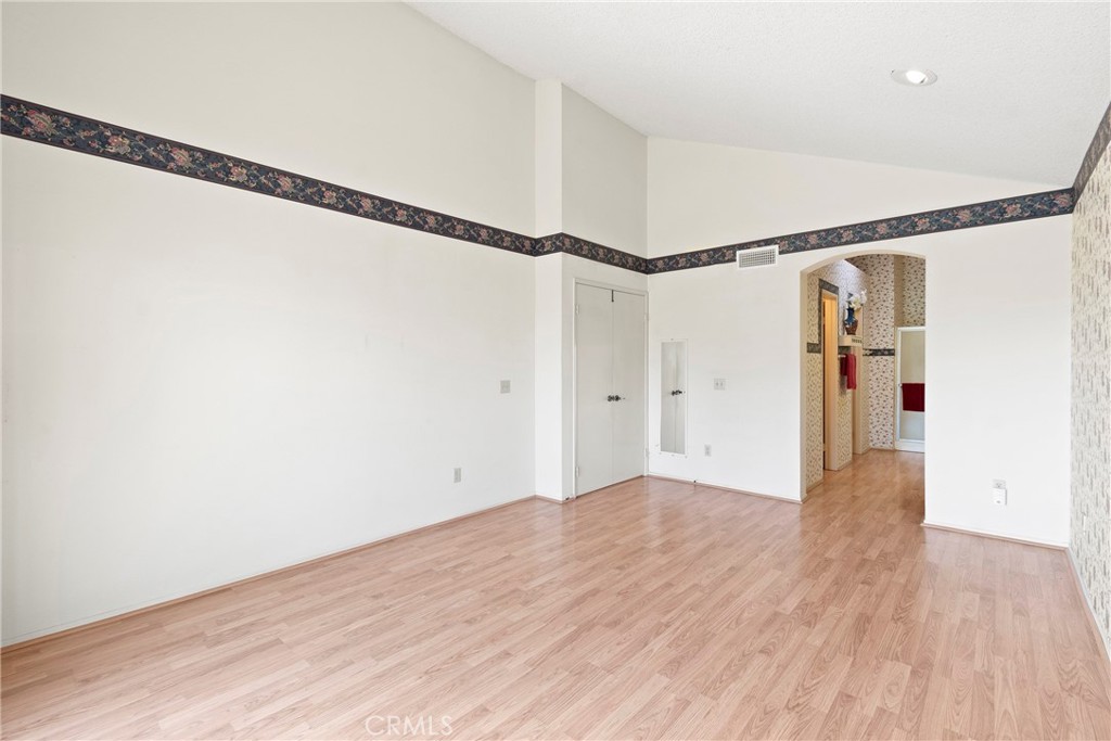 1082 Pine Valley Road Banning, CA 92220 - Photo 22 of 39 'En Suite' to Primary Bathroom