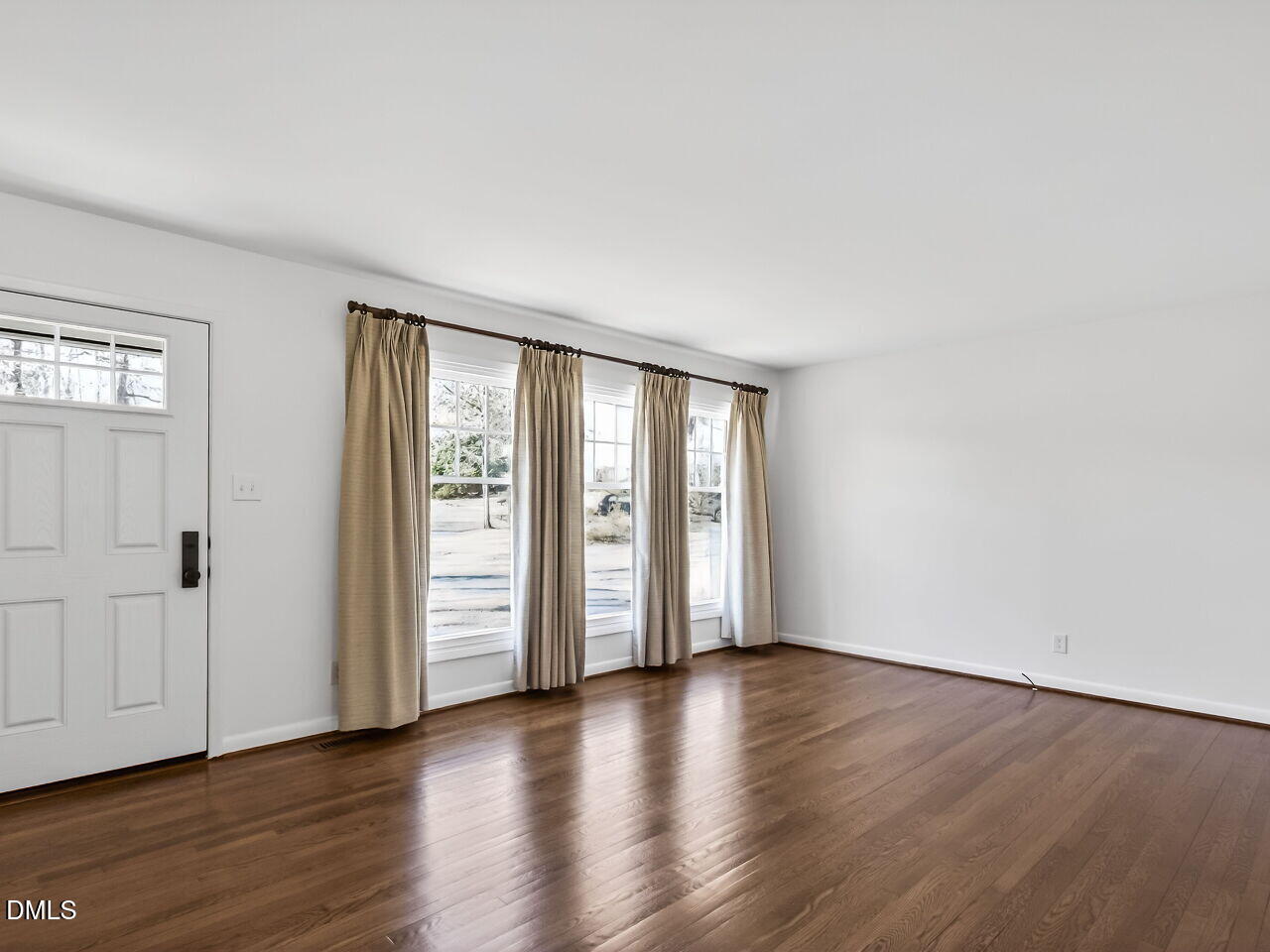 7 Travis Circle Durham, NC 27713 - Photo 4 of 31 004-1280x960-living-room