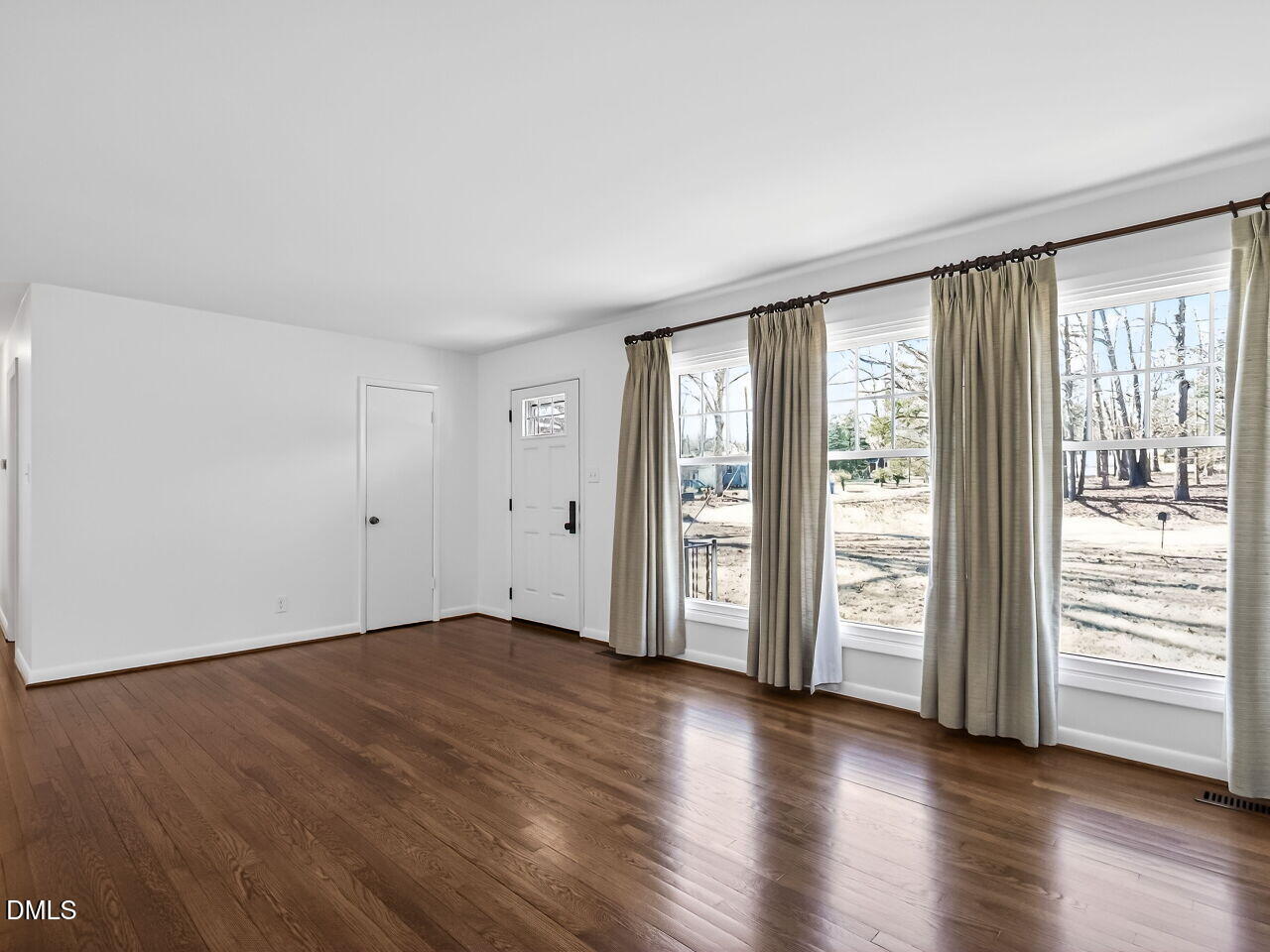 7 Travis Circle Durham, NC 27713 - Photo 8 of 31 008-1280x960-living-room