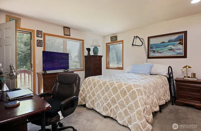 a table and chairs sitting in front of a house