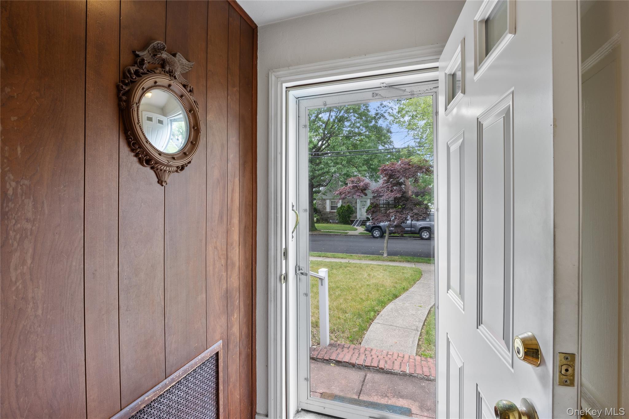 637 Stratford Road Baldwin, NY 11510 - Photo 4 of 49