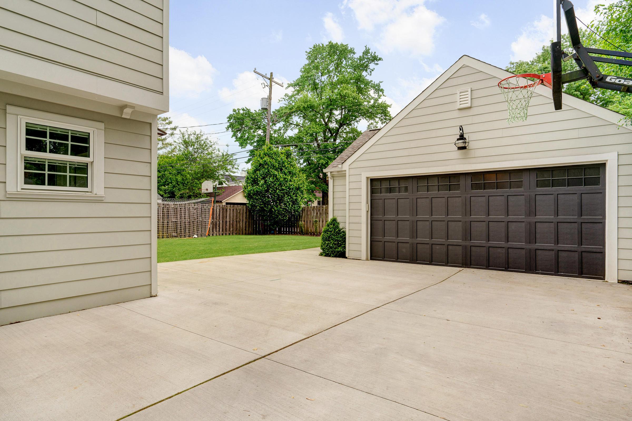 1621 Cardiff Road Columbus, OH 43221 - Photo 20 of 34