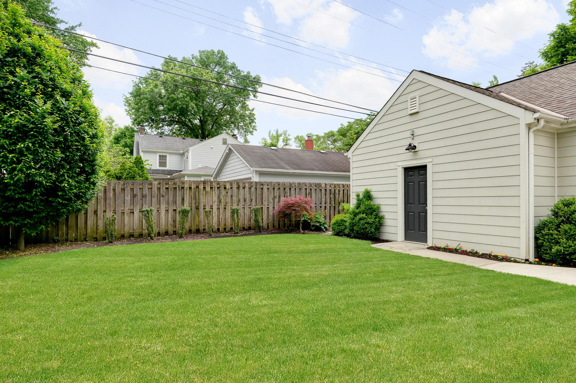 1621 Cardiff Road Columbus, OH 43221 - Photo 21 of 34