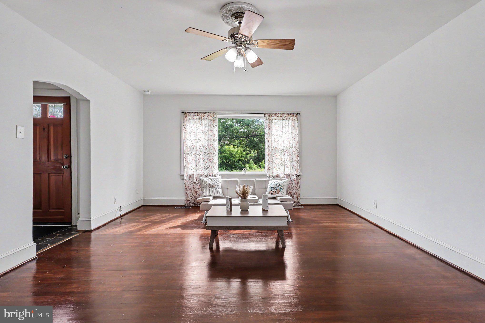 24294 Ruther Glen Road Ruther Glen, VA 22546 - Photo 5 of 28 Living Room