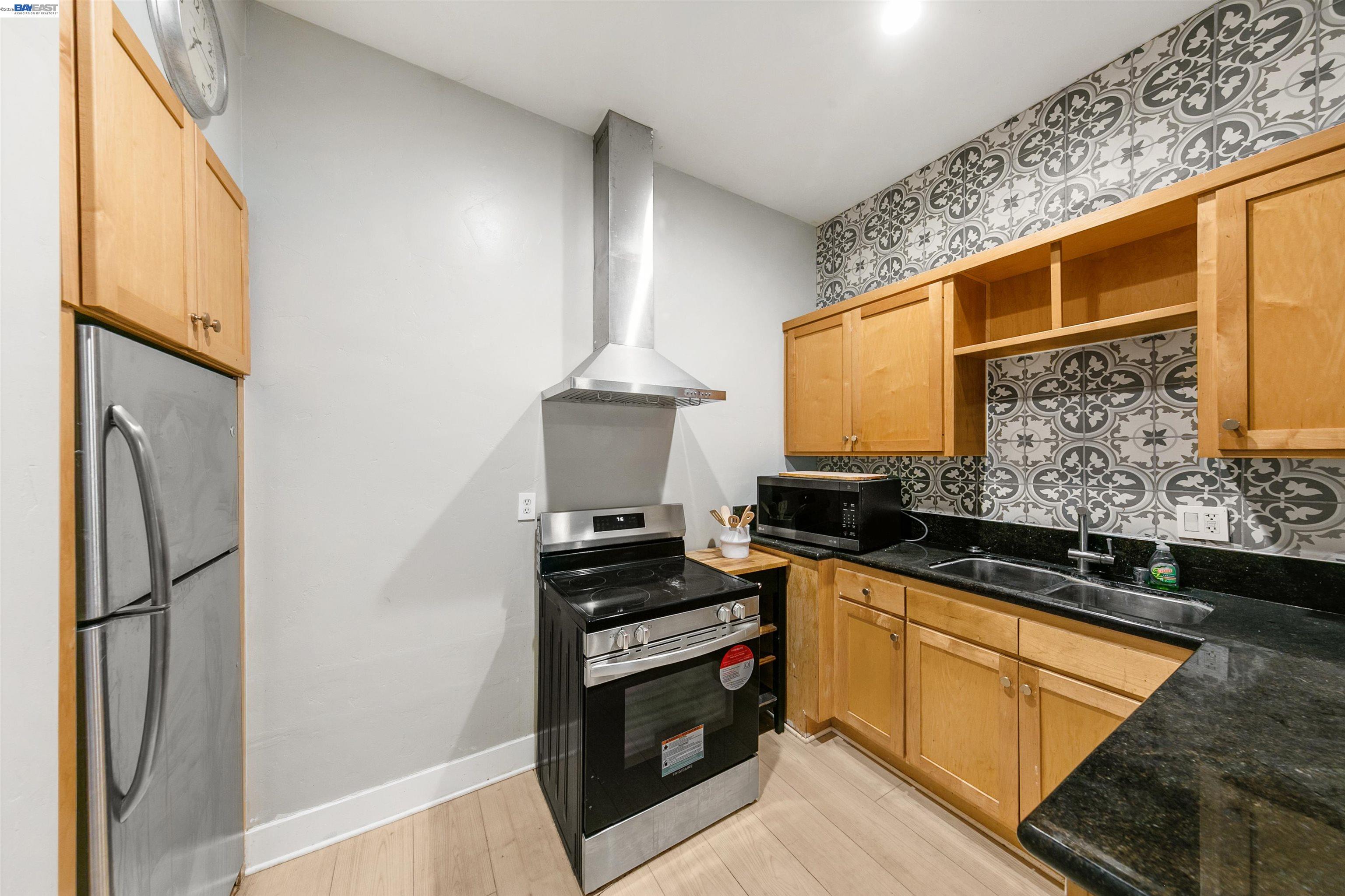 7010 Pinehaven Road Oakland, CA 94611 - Photo 23 of 29