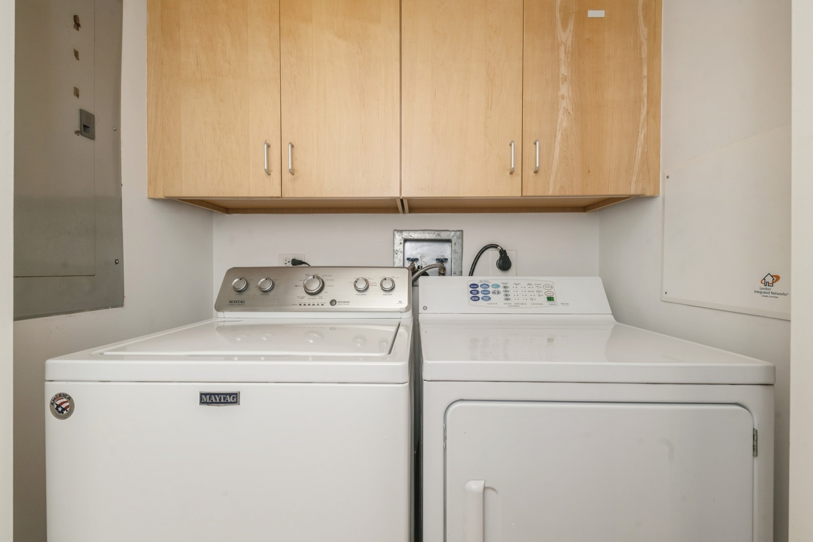 25 East Superior Street, Unit 1801 Chicago, IL 60611 - Photo 14 of 23 a utility room with dryer and washer