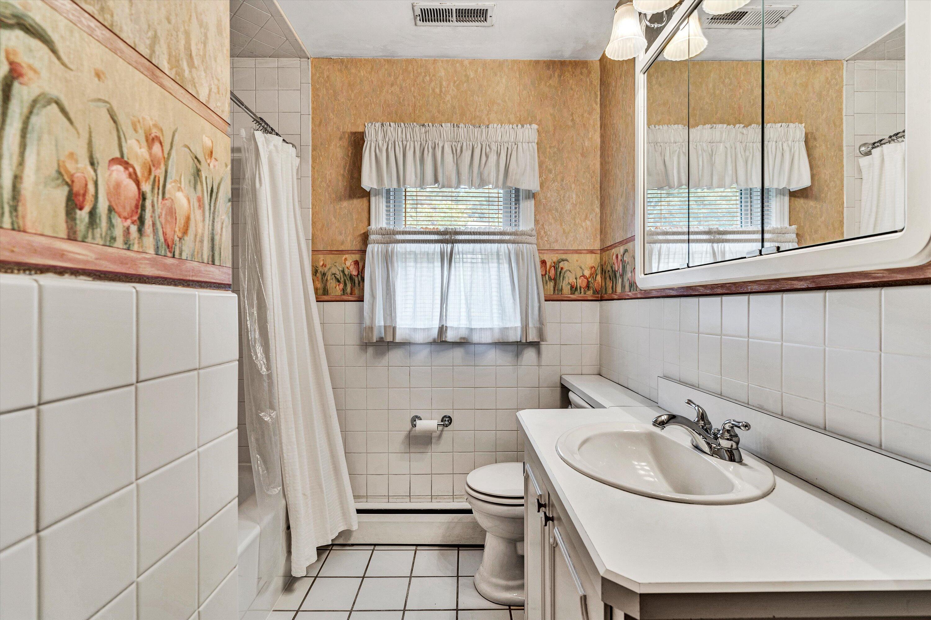 2433 Northminster Road Northwest Roanoke, VA 24012 - Photo 13 of 35 11-DSC04070