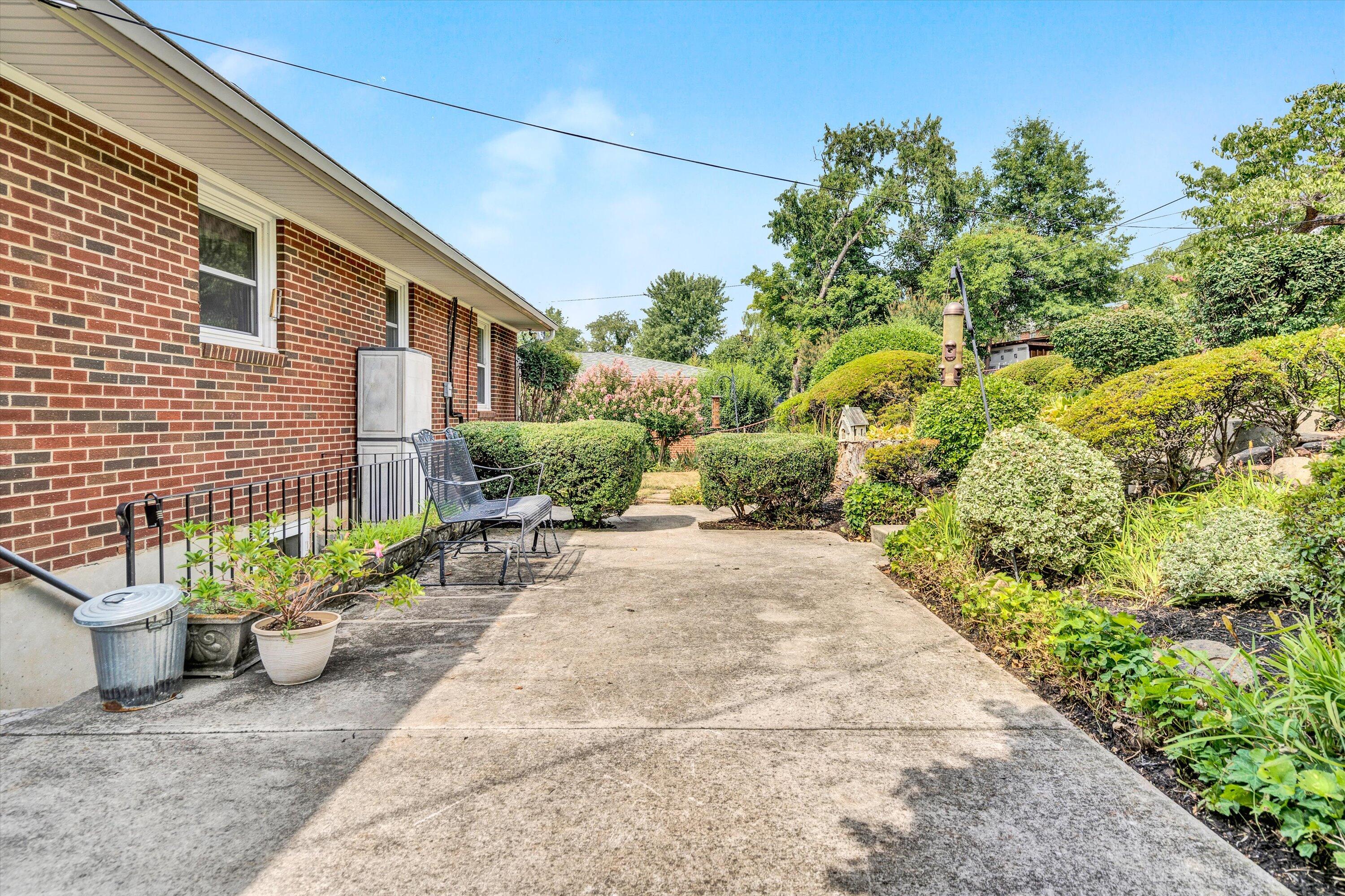 2433 Northminster Road Northwest Roanoke, VA 24012 - Photo 32 of 35 29-DSC04130
