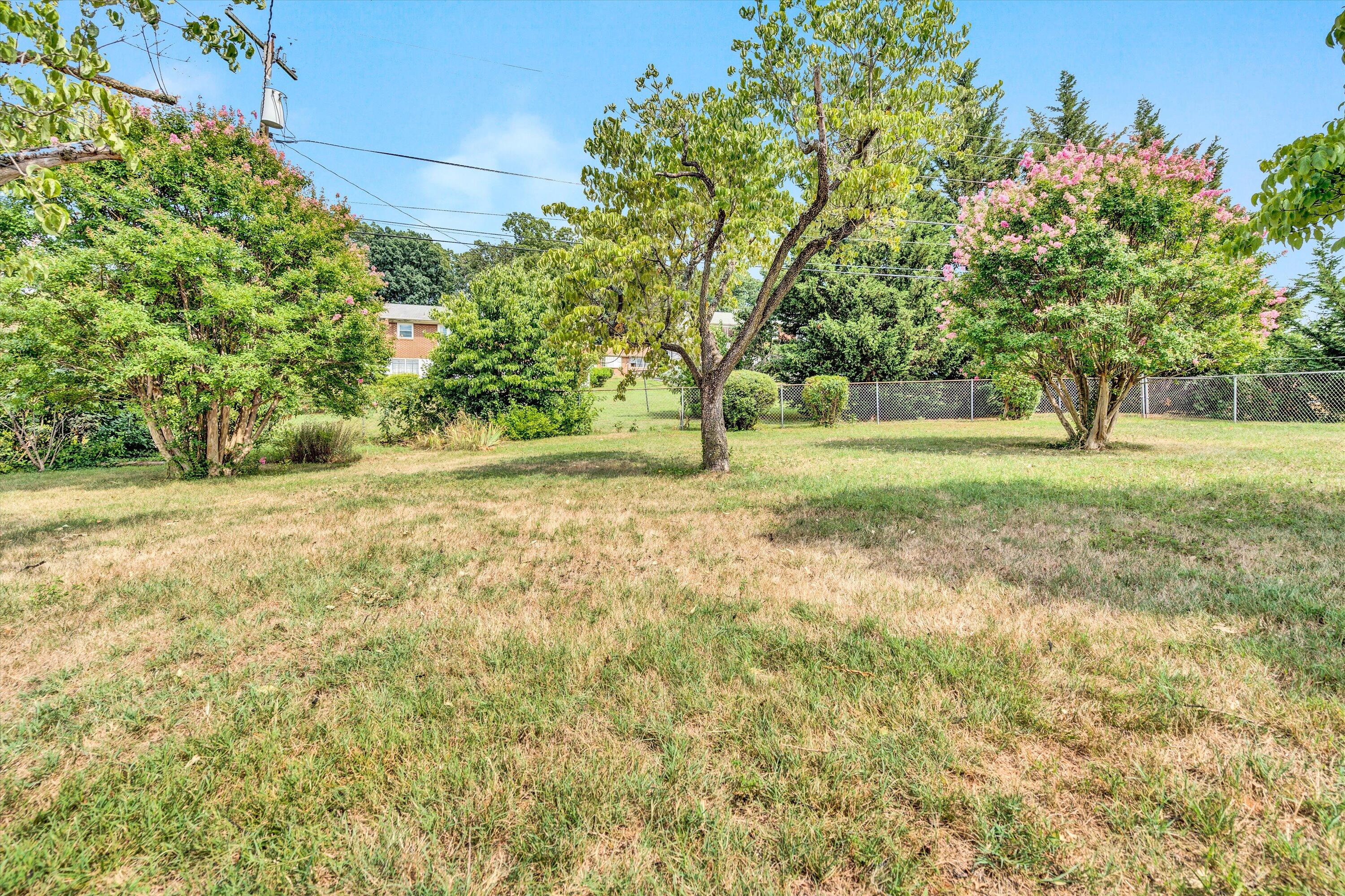 2433 Northminster Road Northwest Roanoke, VA 24012 - Photo 34 of 35 32-DSC04136