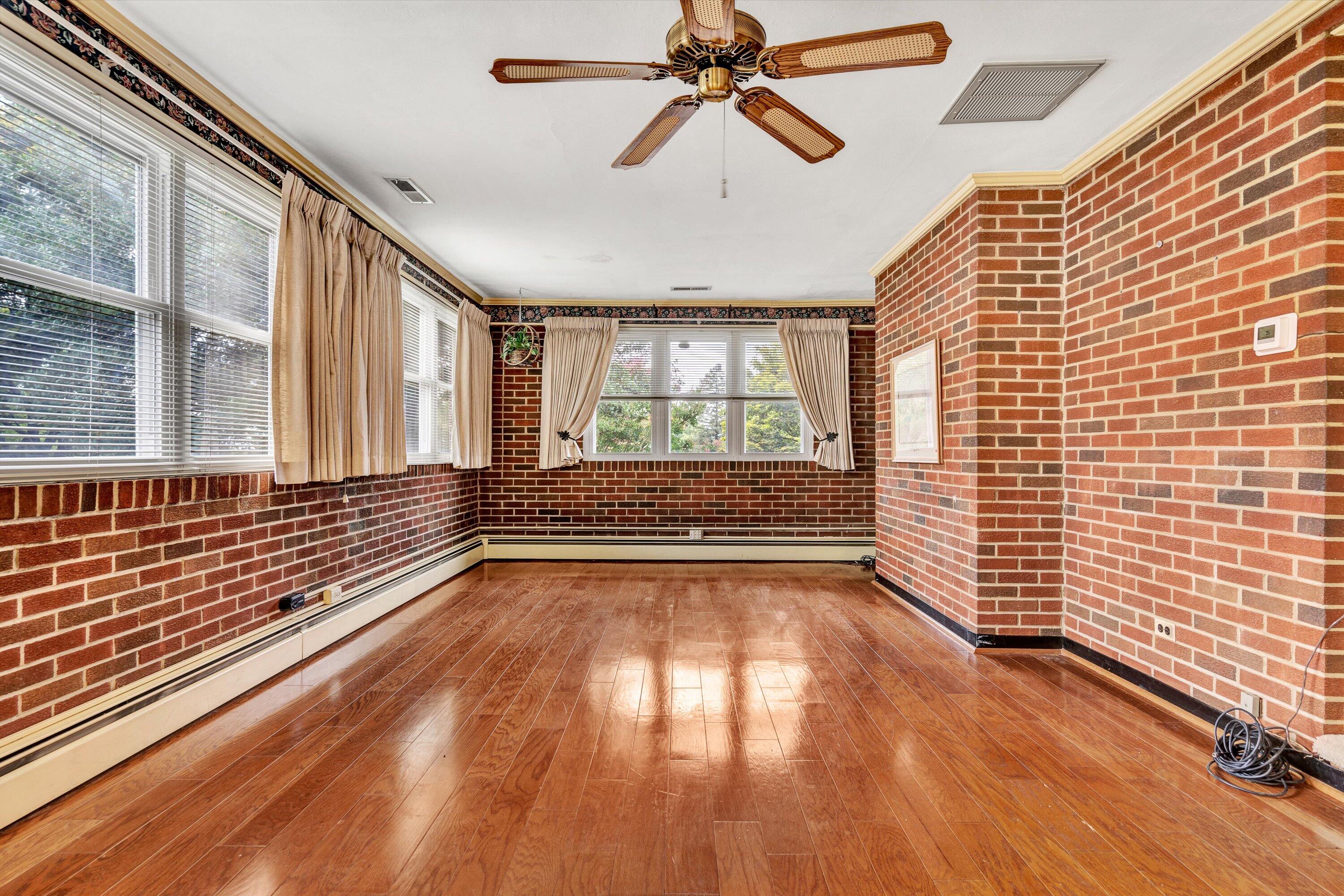 2433 Northminster Road Northwest Roanoke, VA 24012 - Photo 8 of 35 06-DSC04052