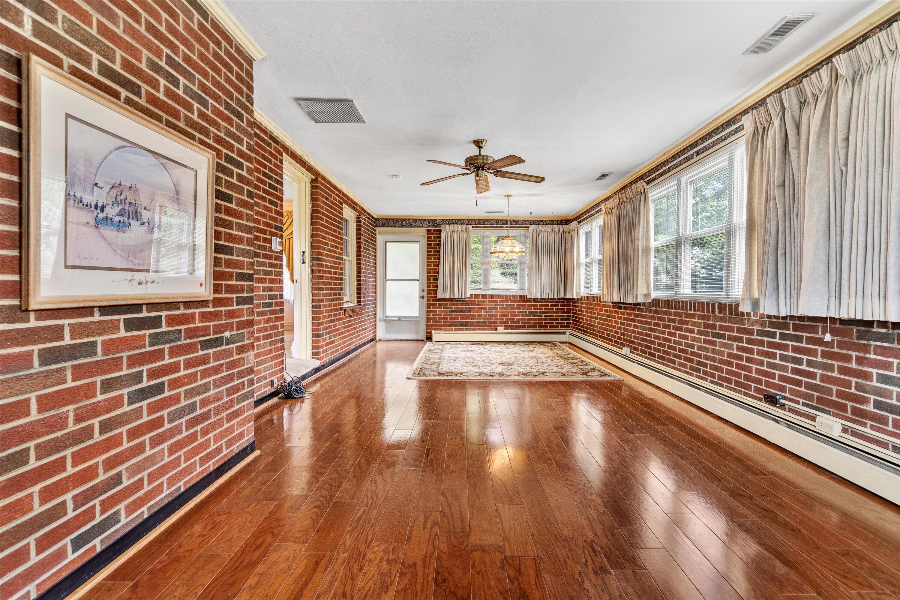 2433 Northminster Road Northwest Roanoke, VA 24012 - Photo 9 of 35 07-DSC04055