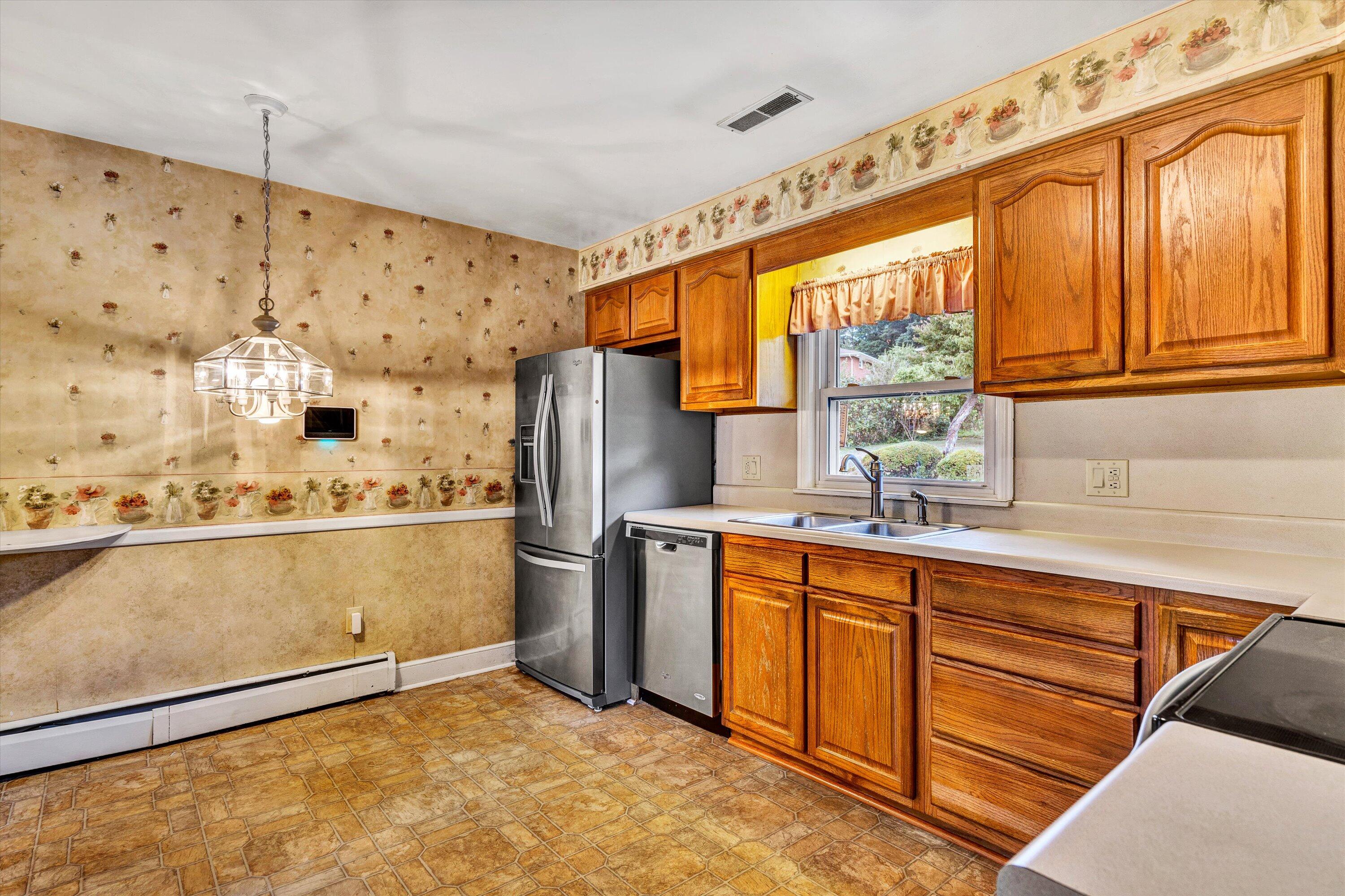 2433 Northminster Road Northwest Roanoke, VA 24012 - Photo 10 of 35 08-DSC04064