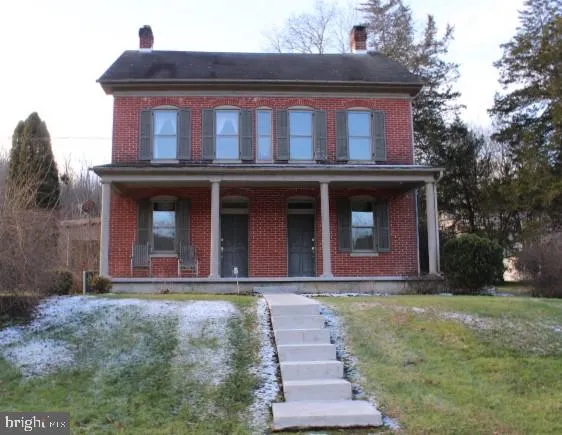 $2,275 | 1447 Park Road, Spring Grove, PA 17362