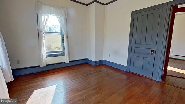 $2,275 | 1447 Park Road, Spring Grove, PA 17362