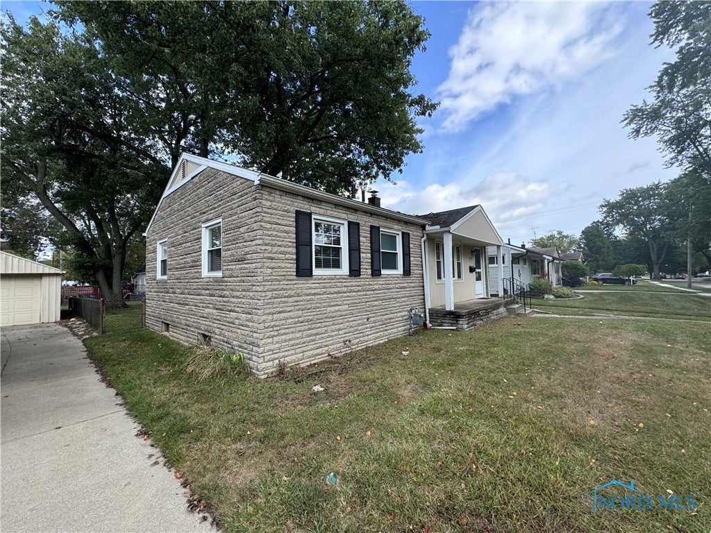 2912 Nash Road Toledo, OH 43613 - Photo 2 of 12 Gallery Image 2